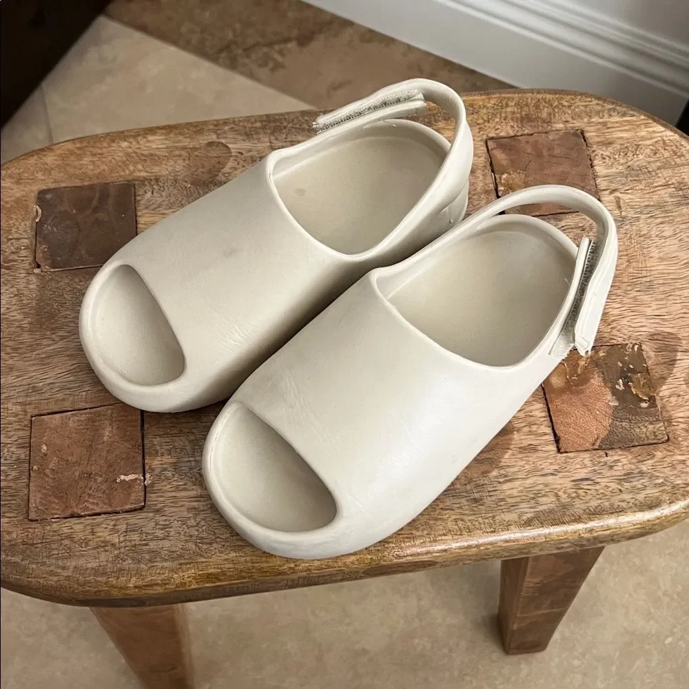 N/A stylish cream